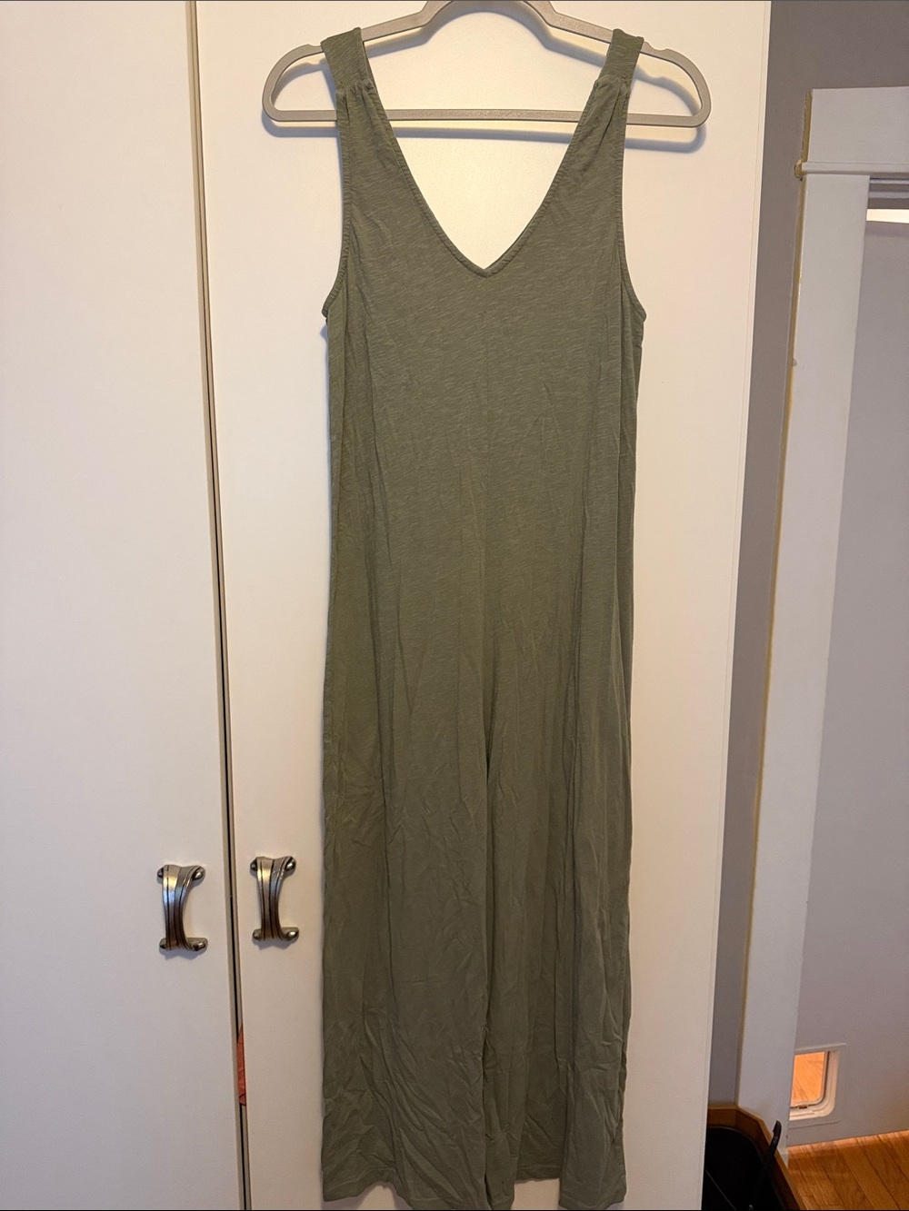 Sundry Olive Green Sleeveless V-Neck Maxi Dress